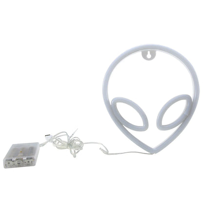 Detalle de conexión USB y uso con pilas de la luz LED alien – fácil de instalar y portátil / Neon alien light with USB and battery option – portable and easy to set up